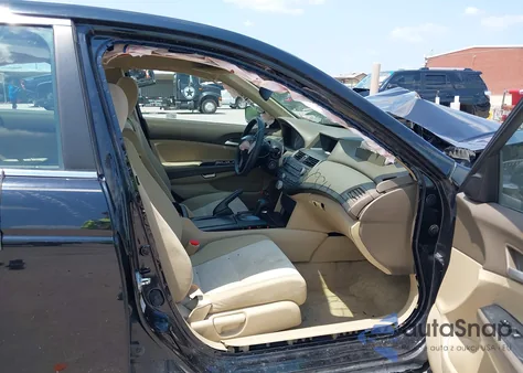 2010 Honda Accord Lxp z USA, uszkodzony, nr VIN 1HGCP2F43AA046479